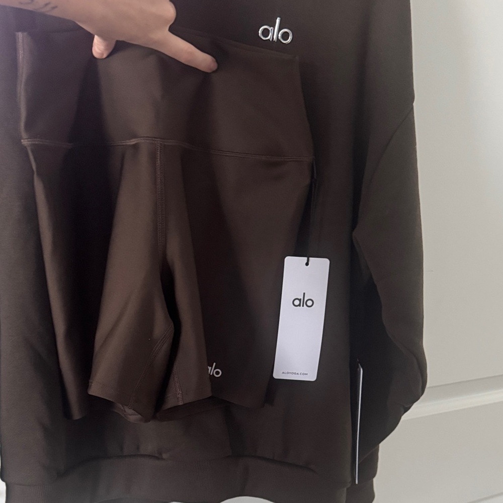 NWT!!! ALO SET (m) CREWNECK & SHORTS - Picture 14 of 15